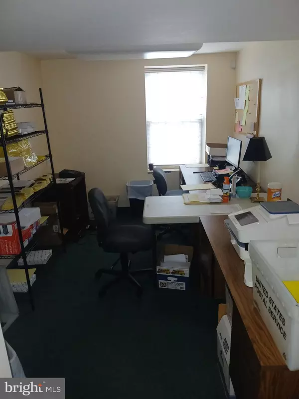 Audubon, NJ 08106,412 S WHITE HORSE PIKE