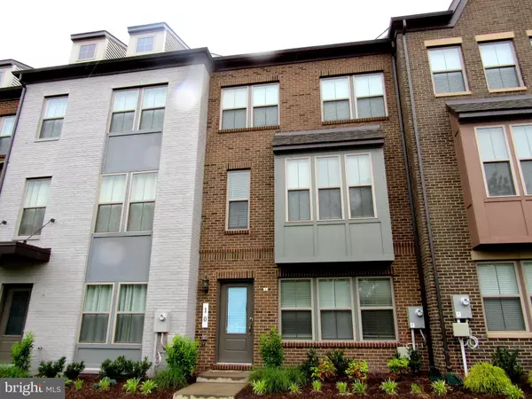 10 CAPITAL CT, Upper Marlboro, MD 20774