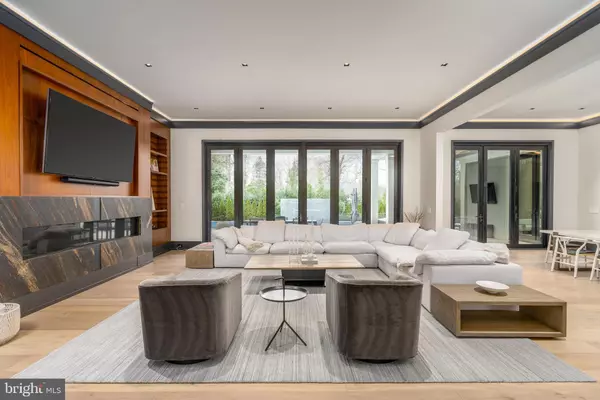 Mclean, VA 22101,1020 LANGLEY HILL DR