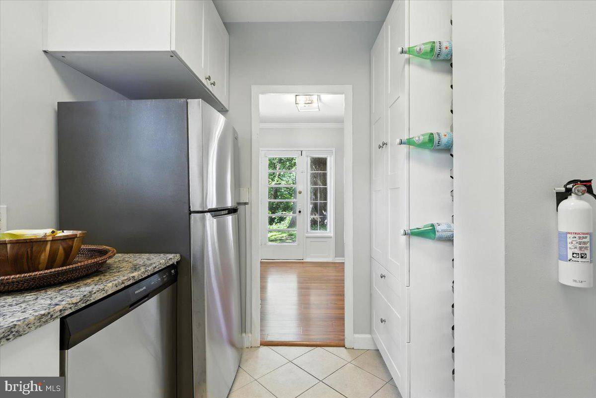 Alexandria, VA 22302,3504 MARTHA CUSTIS DR #315
