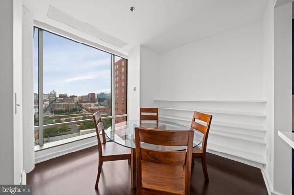 Wilmington, DE 19801,105-UNIT CHRISTINA LNDG #1402