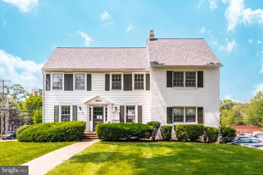 301 PARK AVE, Falls Church, VA 22046