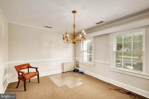 Falls Church, VA 22046,301 PARK AVE