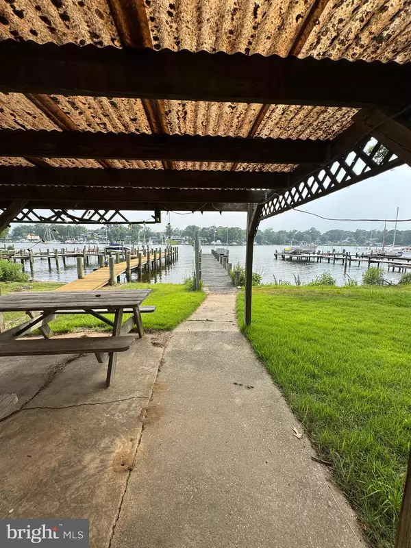 Pasadena, MD 21122,372 RIVERSIDE DR