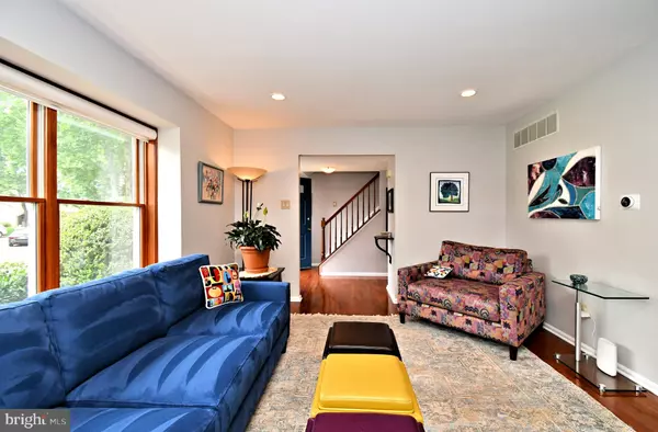 Holland, PA 18966,8 GARRISON CT