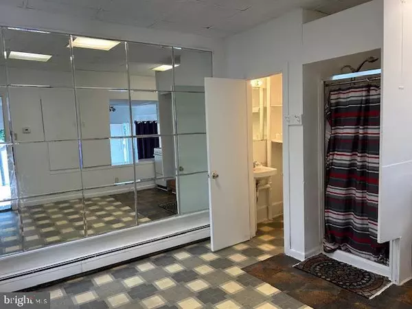 Hamilton, NJ 08610,2070 S BROAD