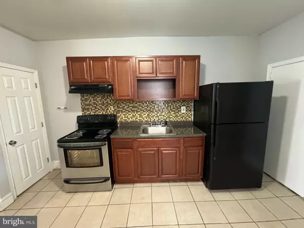 Philadelphia, PA 19151,426 N SALFORD ST