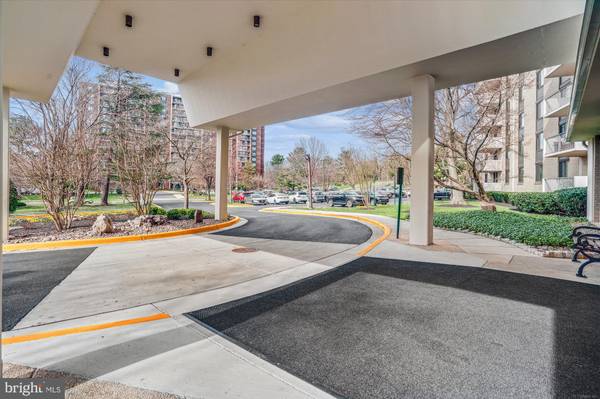 Bethesda, MD 20817,7420 WESTLAKE TER #801