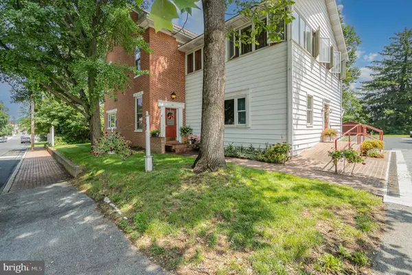 54 S HIGH ST, Arendtsville, PA 17303