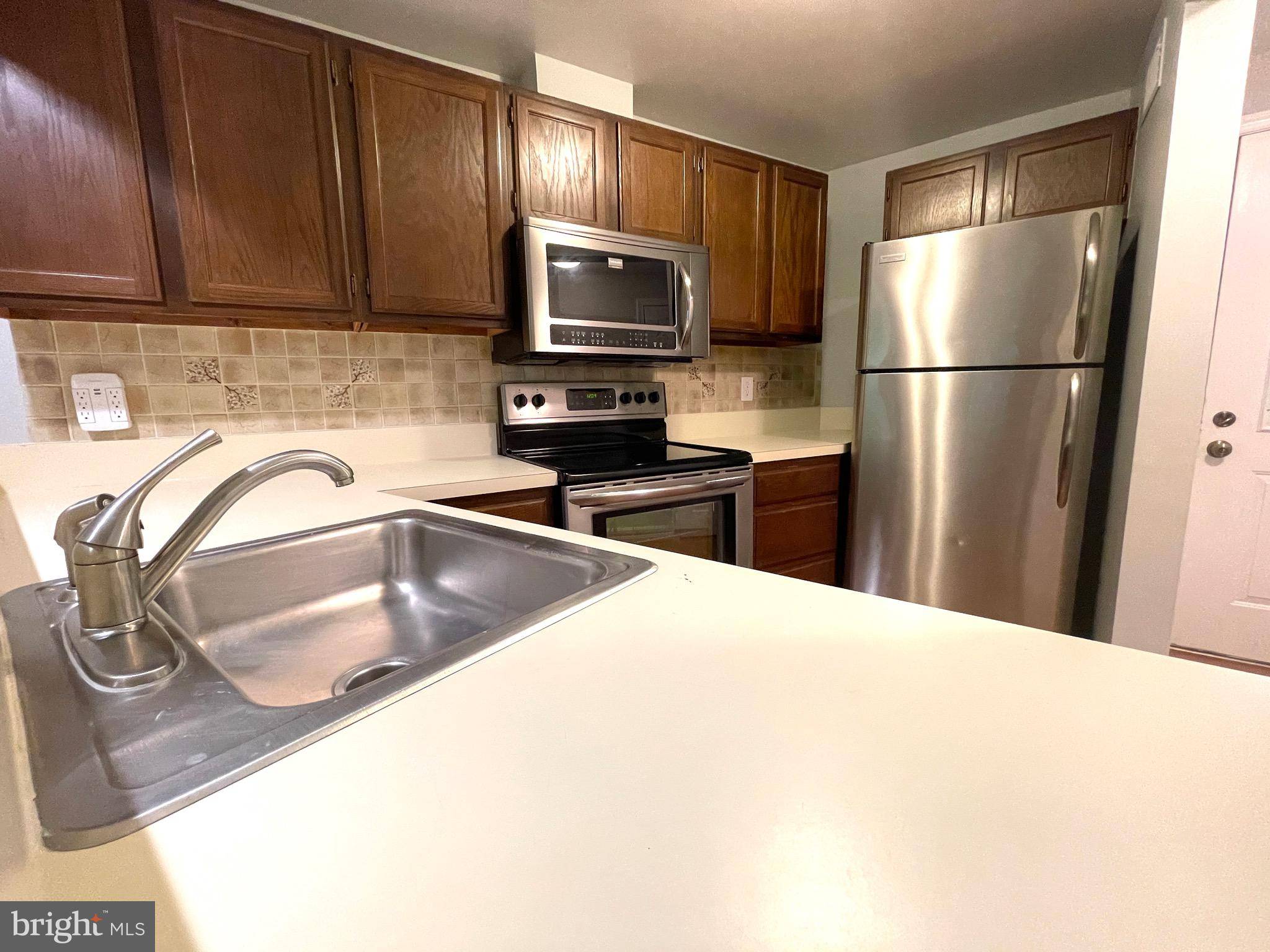 Reston, VA 20191,2174 WHISPERWOOD GLEN LN