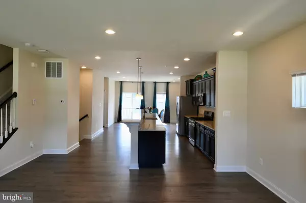 White Plains, MD 20695,11233 THACKERAY LANE