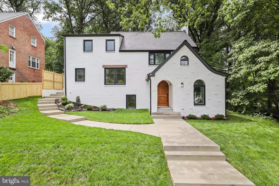 2520 N VERNON ST N, Arlington, VA 22207