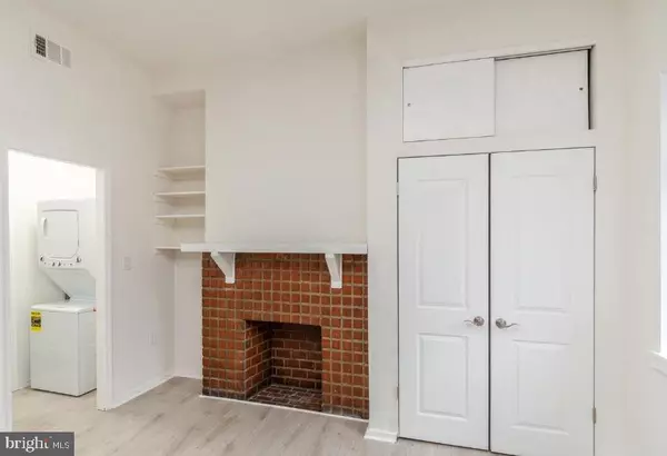 Philadelphia, PA 19106,505 PINE ST #2