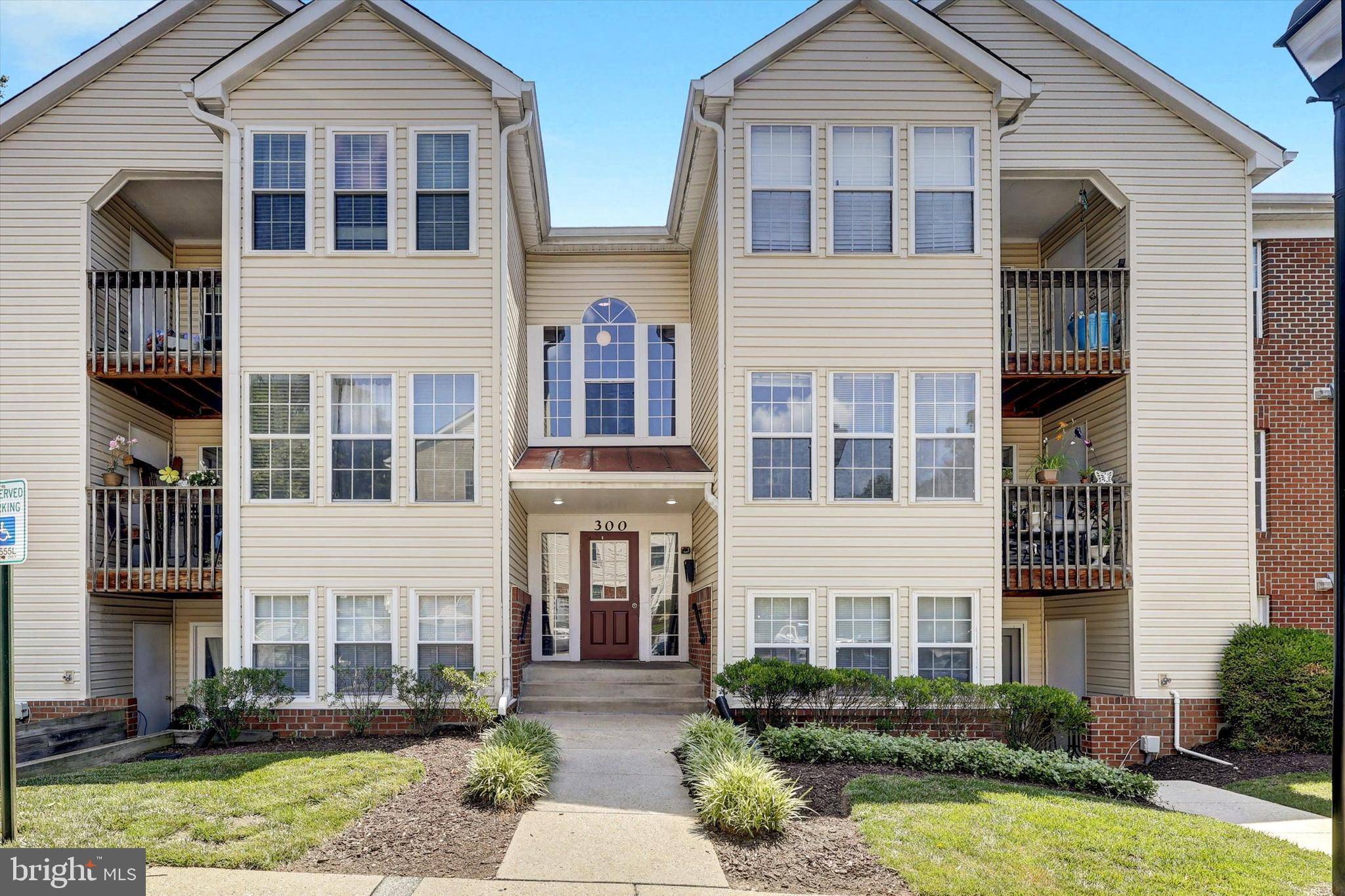 Glen Burnie, MD 21061,300 JUNEBERRY WAY #2D