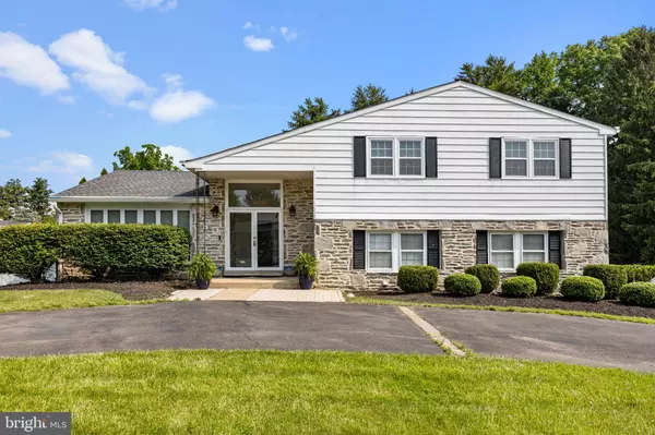 Huntingdon Valley, PA 19006,951 ROBIN LN