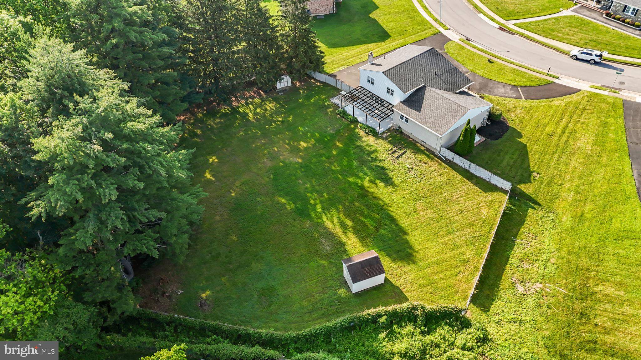 Huntingdon Valley, PA 19006,951 ROBIN LN