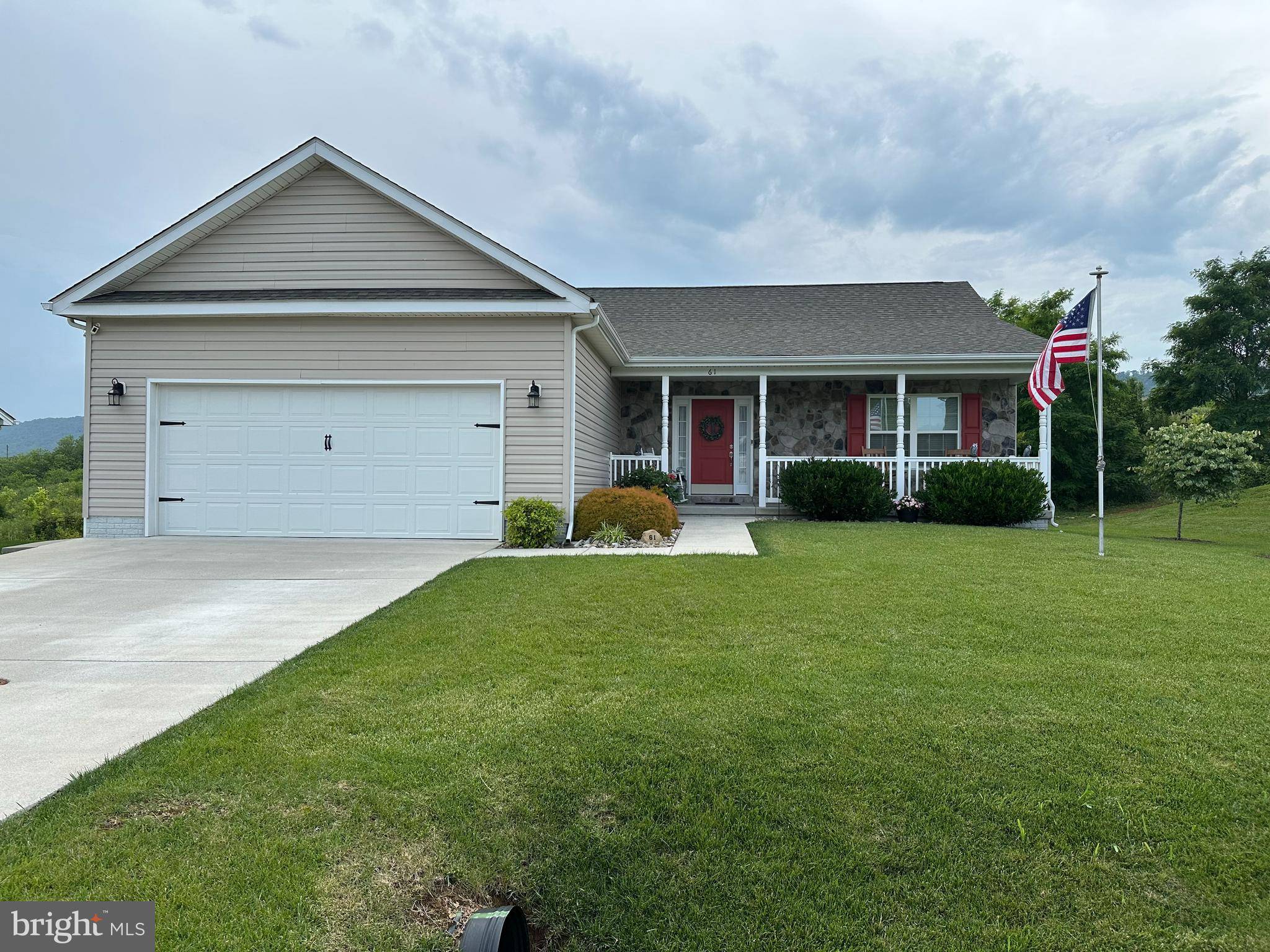 61 TWICKENHAM DR, Martinsburg, WV 25403