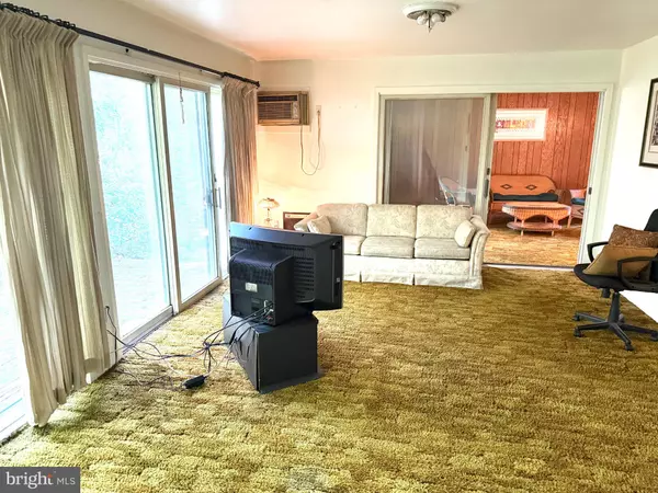 Tuckerton, NJ 08087,170 E HOLLY LN