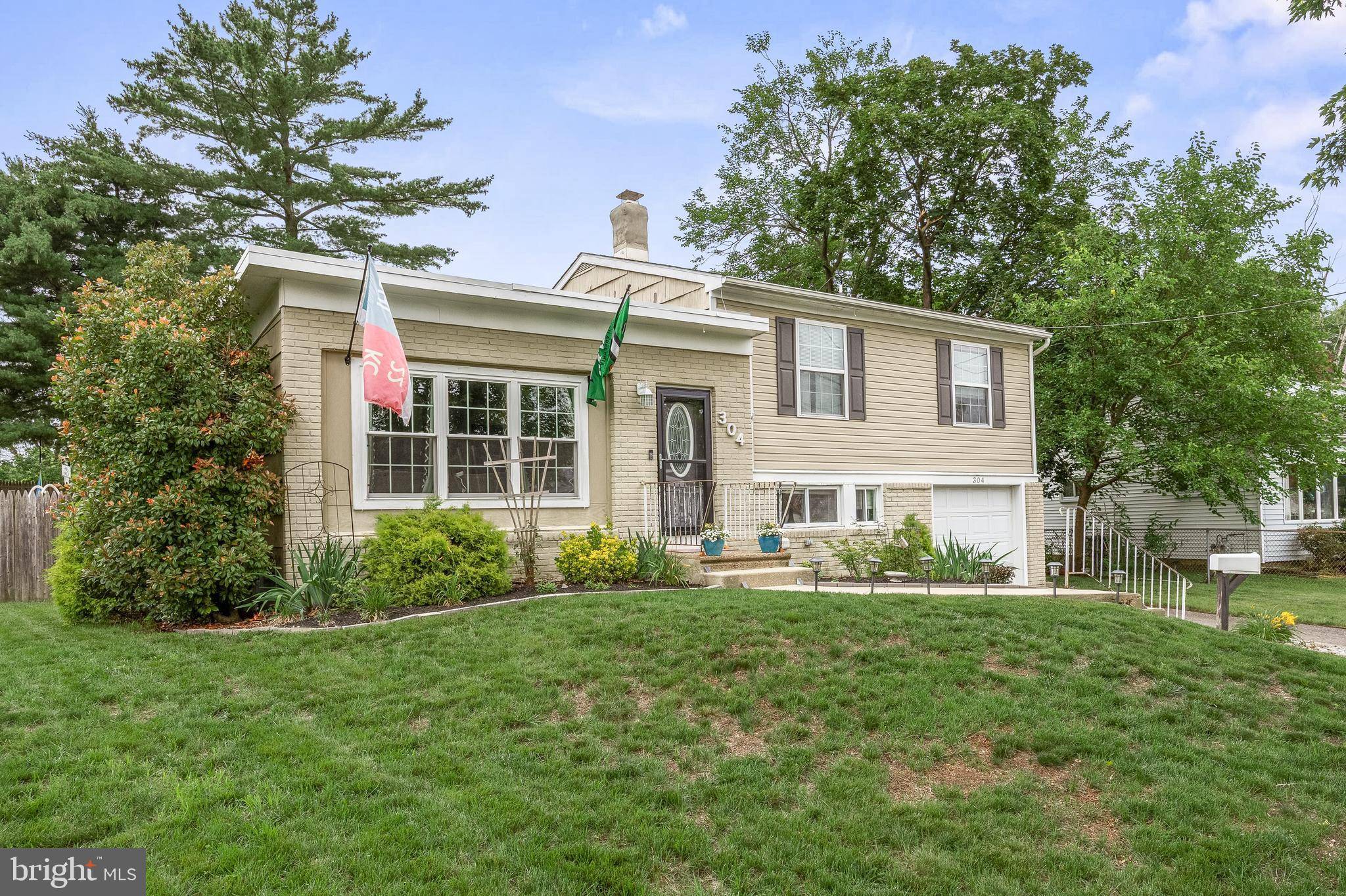 Somerdale, NJ 08083,304 W MAIDEN LN