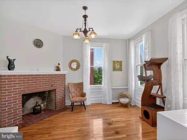 Ephrata, PA 17522,207 E MAIN ST
