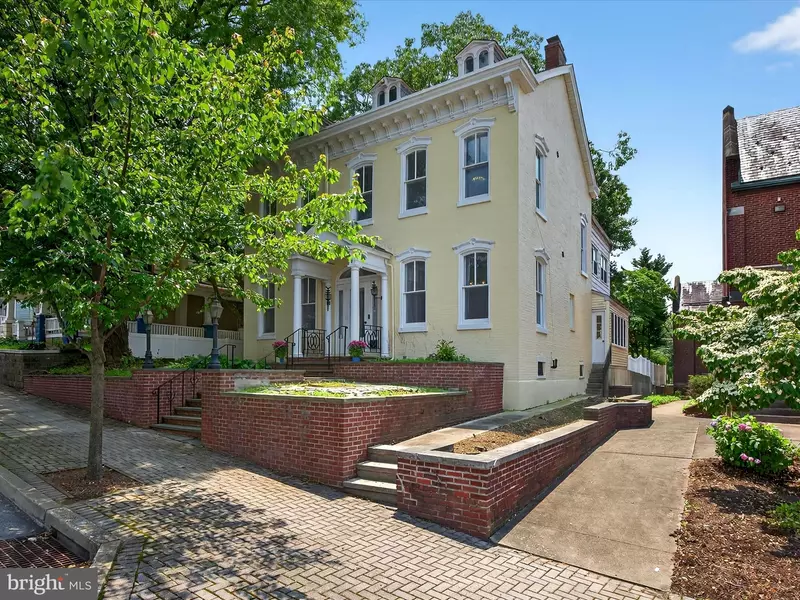 207 E MAIN ST, Ephrata, PA 17522