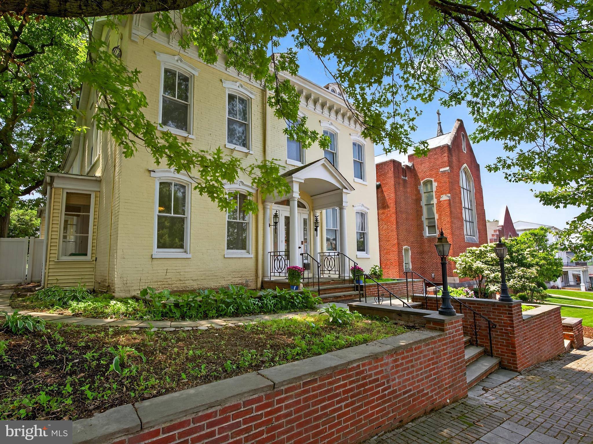Ephrata, PA 17522,207 E MAIN ST