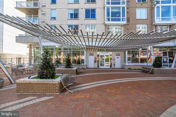 Silver Spring, MD 20910,930 WAYNE AVE #207