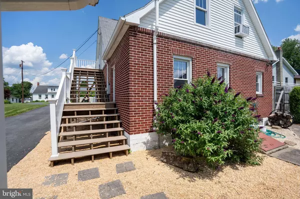 Pleasant Gap, PA 16823,120 MIDDLE ST