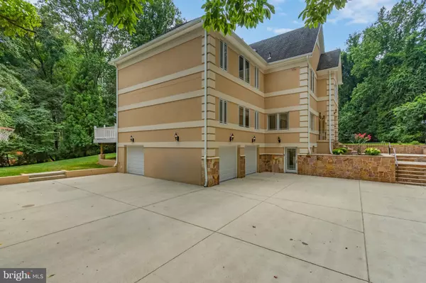Mclean, VA 22102,1113 SWINKS MILL RD