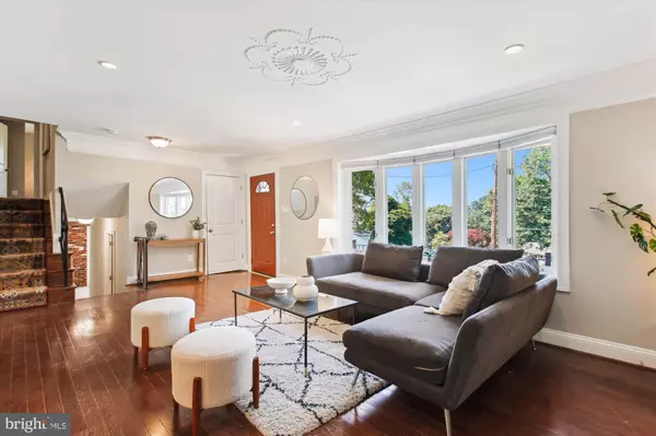 Alexandria, VA 22304,919 JUNIPER PL