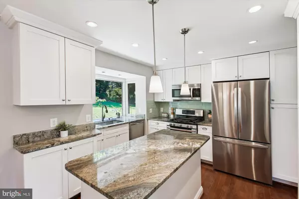 Alexandria, VA 22304,919 JUNIPER PL