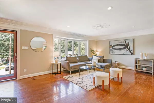 Alexandria, VA 22304,919 JUNIPER PL