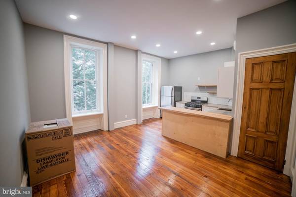 Philadelphia, PA 19103,2124 SPRUCE ST #2F