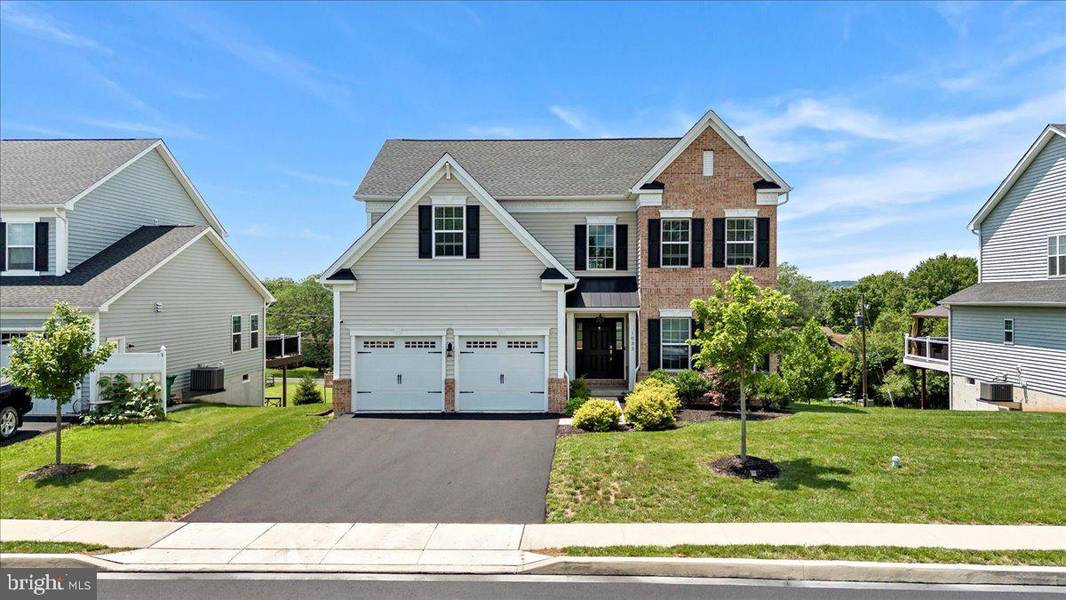 1033 BAYBERRY DR, Pennsburg, PA 18073