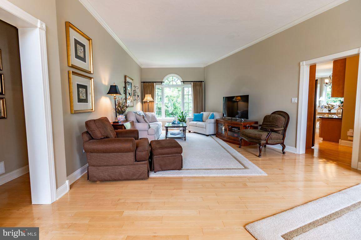 Hanover, PA 17331,2 OAK CIR