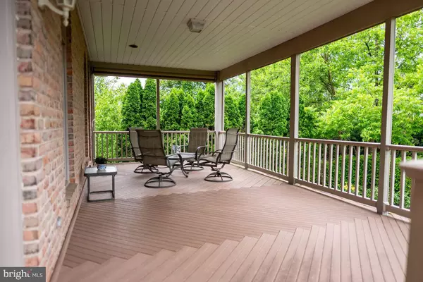 Hanover, PA 17331,2 OAK CIR