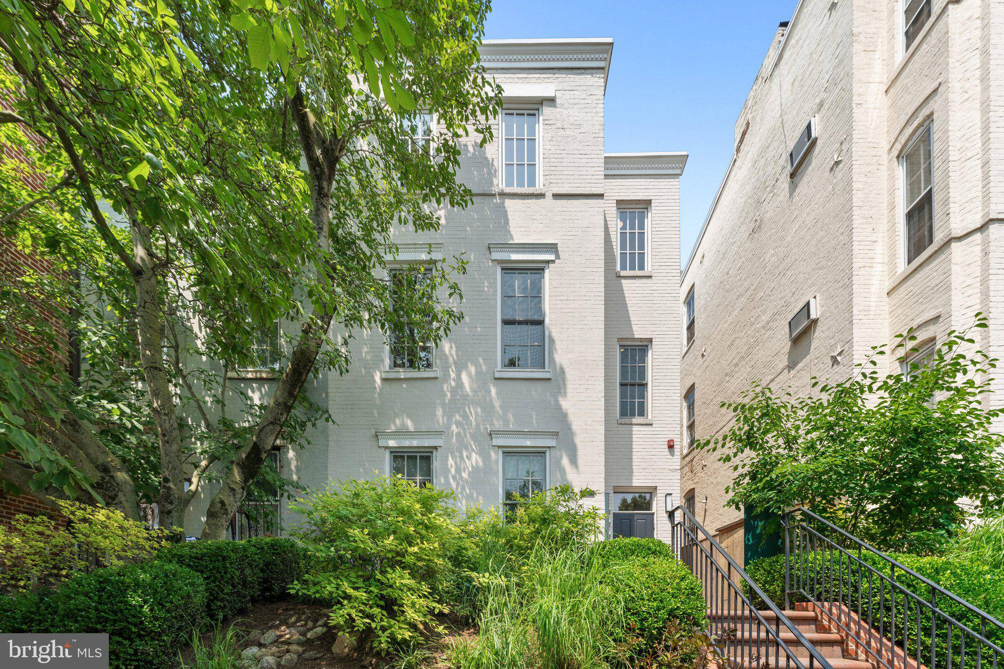 Washington, DC 20003,417 4TH ST SE #2