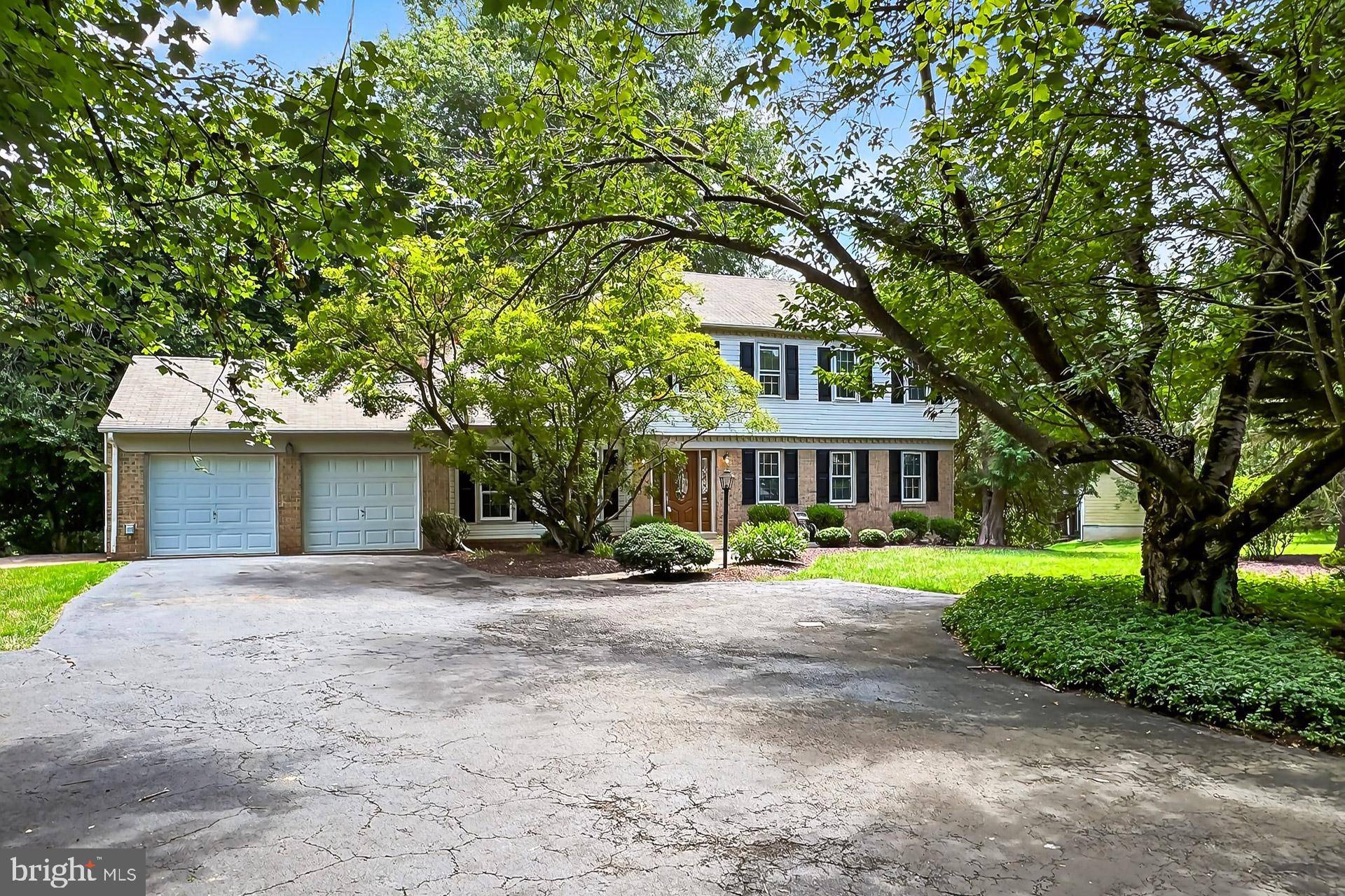 Oakton, VA 22124,2711 CLARKES LANDING DR