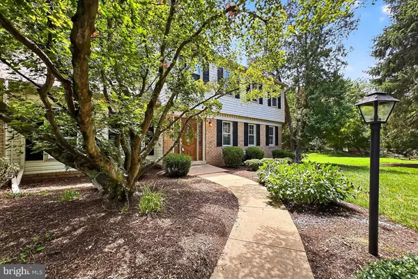 Oakton, VA 22124,2711 CLARKES LANDING DR