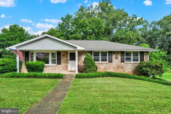 4135 ROBINHOOD DR, York, PA 17408