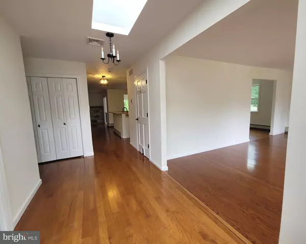 Cherry Hill, NJ 08003,4 W BROOK DR