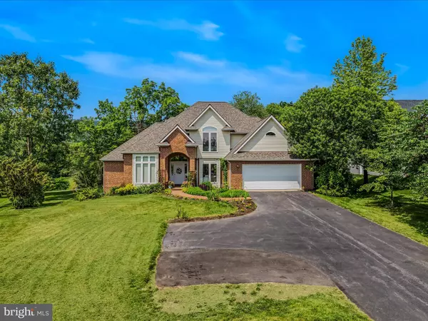 Hedgesville, WV 25427,564 PEACE PIPE LN