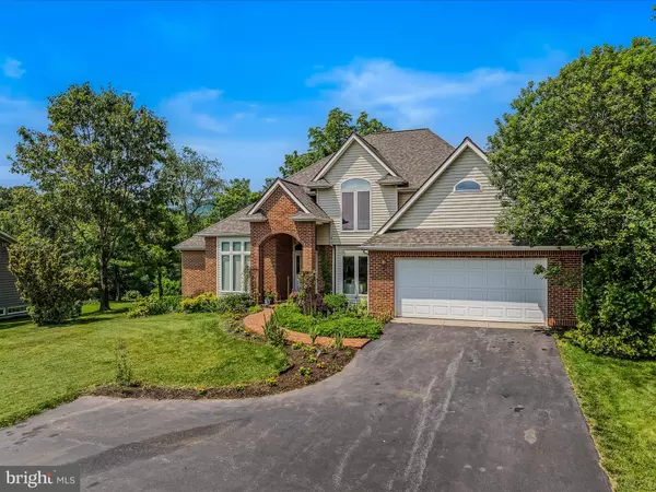 Hedgesville, WV 25427,564 PEACE PIPE LN