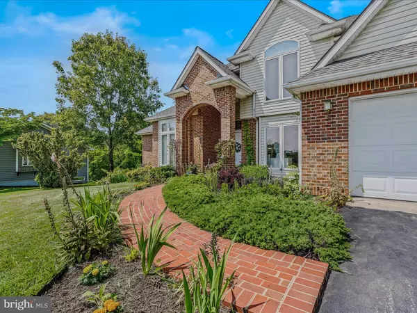 Hedgesville, WV 25427,564 PEACE PIPE LN