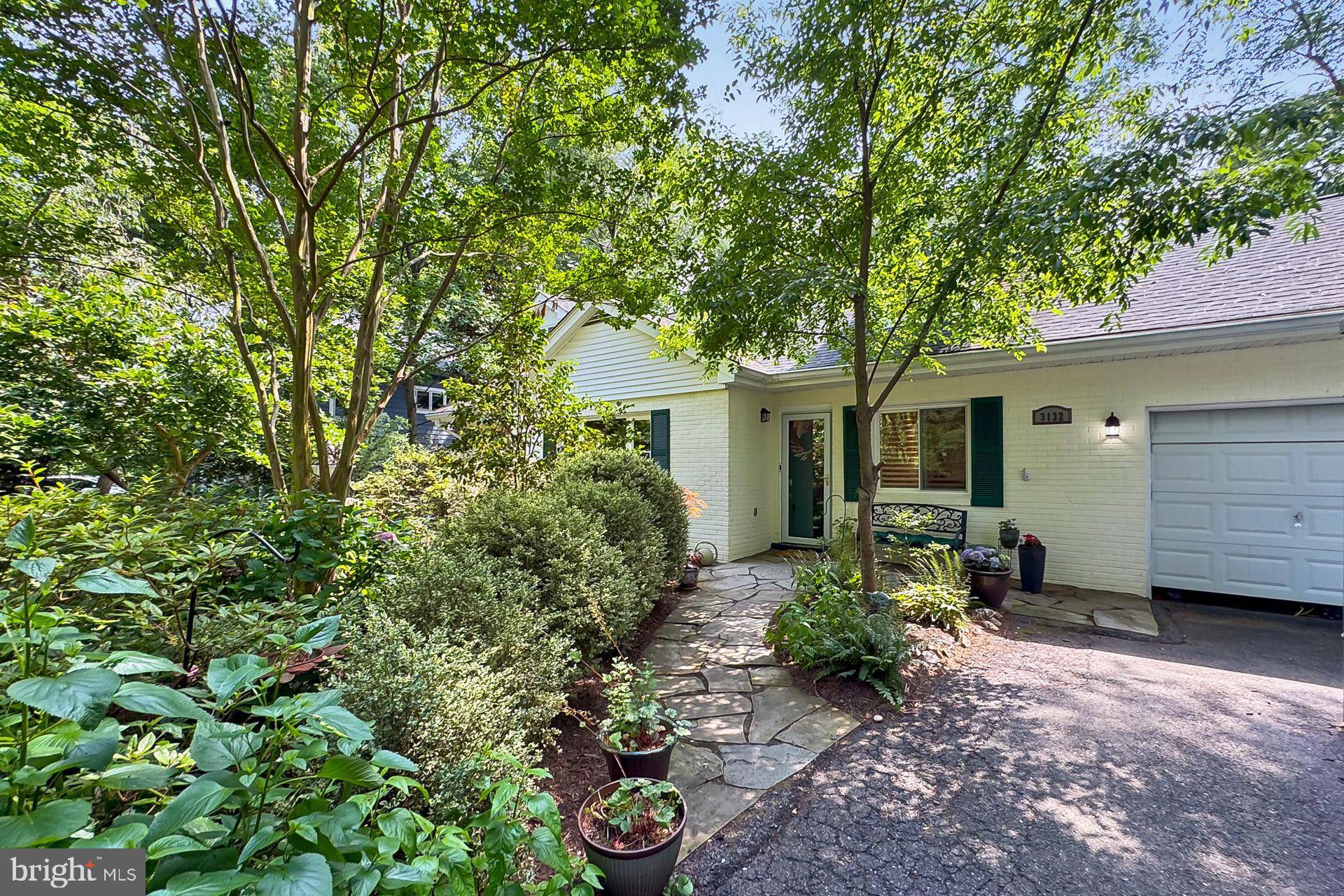 Falls Church, VA 22042,3132 HOLMES RUN RD