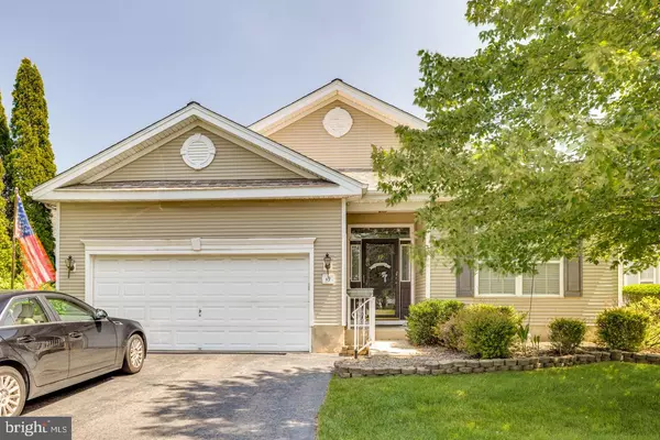 49 CHAMBER LN, Columbus, NJ 08022