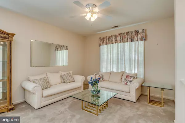 Columbus, NJ 08022,49 CHAMBER LN