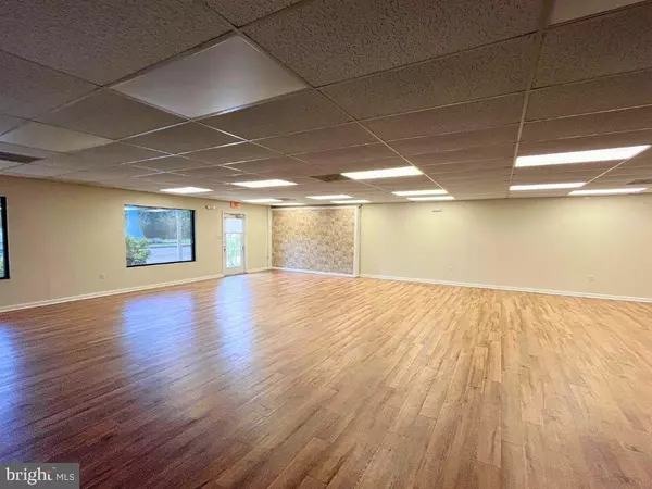 Hollywood, MD 20636,24502 THREE NOTCH RD #A