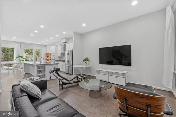 110 CAMBRIA WALK, Alexandria, VA 22304