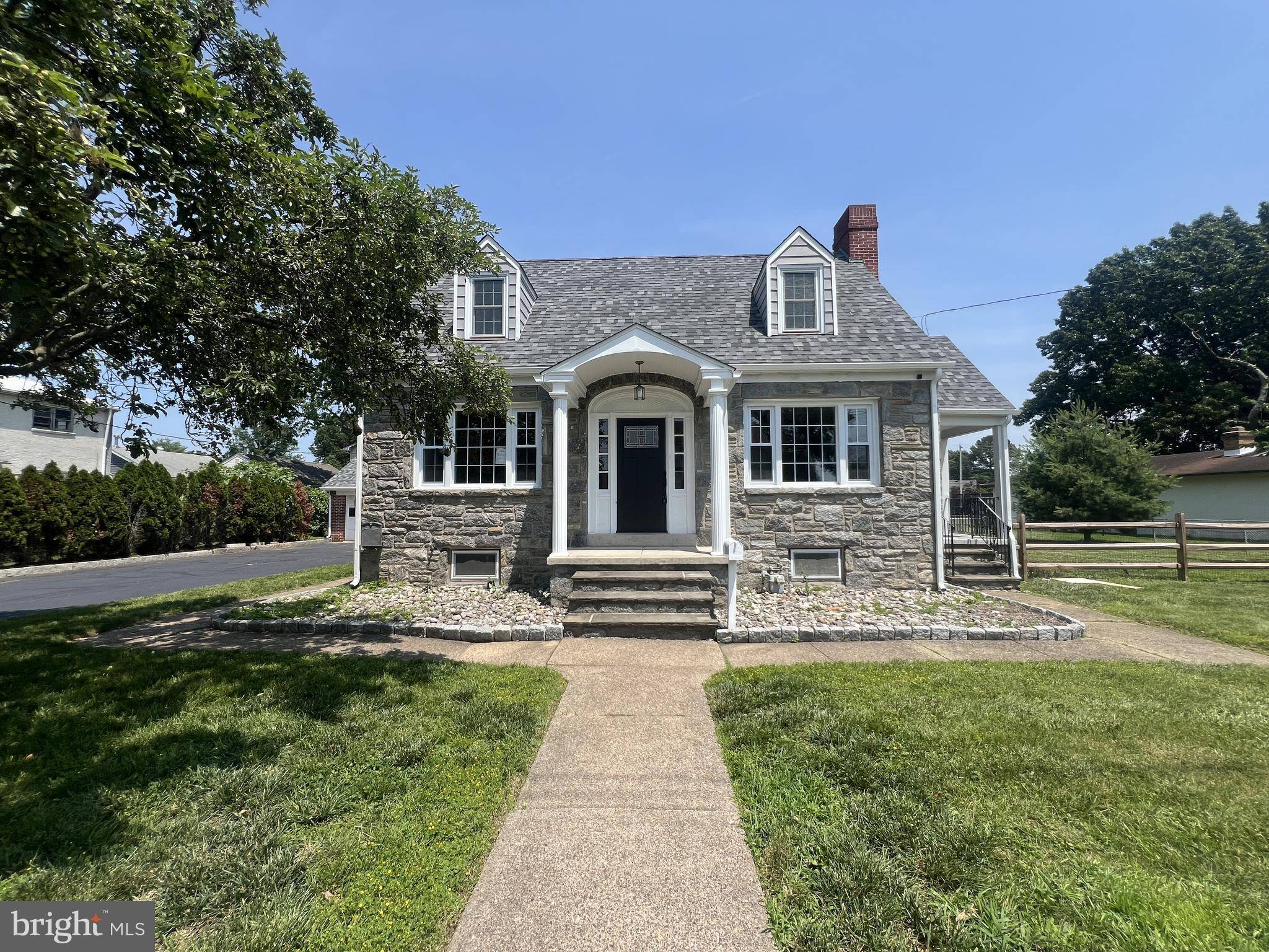 220 KOSSUTH AVE, Folsom, PA 19033